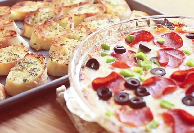 Easy Party Food Ideas | Party Food for Kids | Pizza Dip Recipe | DIY Projects and Crafts by Sueeye #appetizers #partyfood #recipes