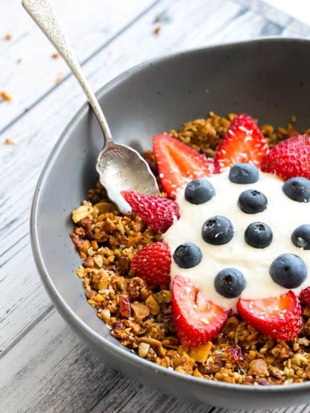 Keto Breakfast Recipes - Keto Granola Crunchy Breakfast Cereal - Low Carb Breakfasts and Morning Meals for the Ketogenic Diet - Low Carbohydrate Foods on the Go - Easy Crockpot Rec