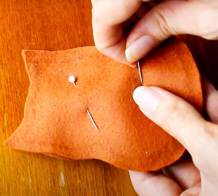 Use Cotton Filling To Make Felt Owls- Homemade Crafts - Owl Decorations