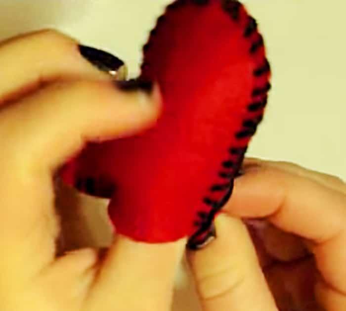 Learn to make these quick easy Valentine Felt Hearts that look like the old school Valentine's Day Candy