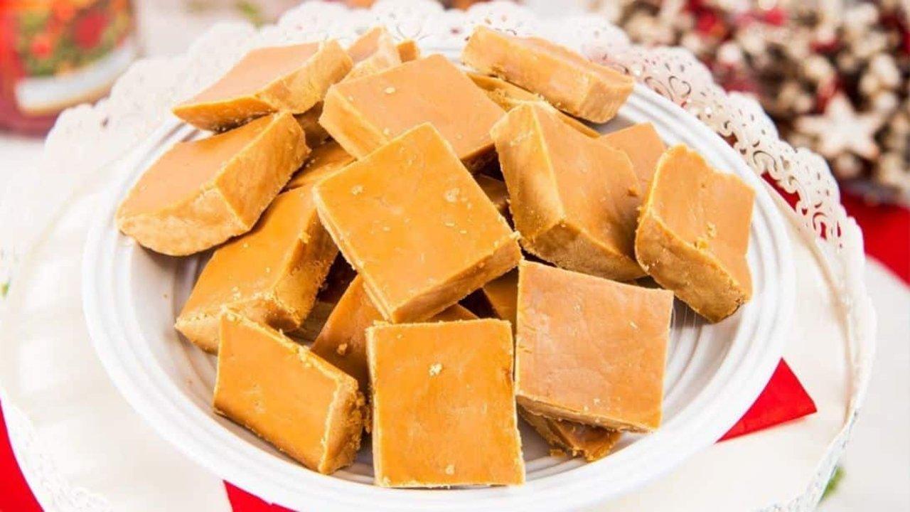 4-Ingredient Easy Fudge Recipe