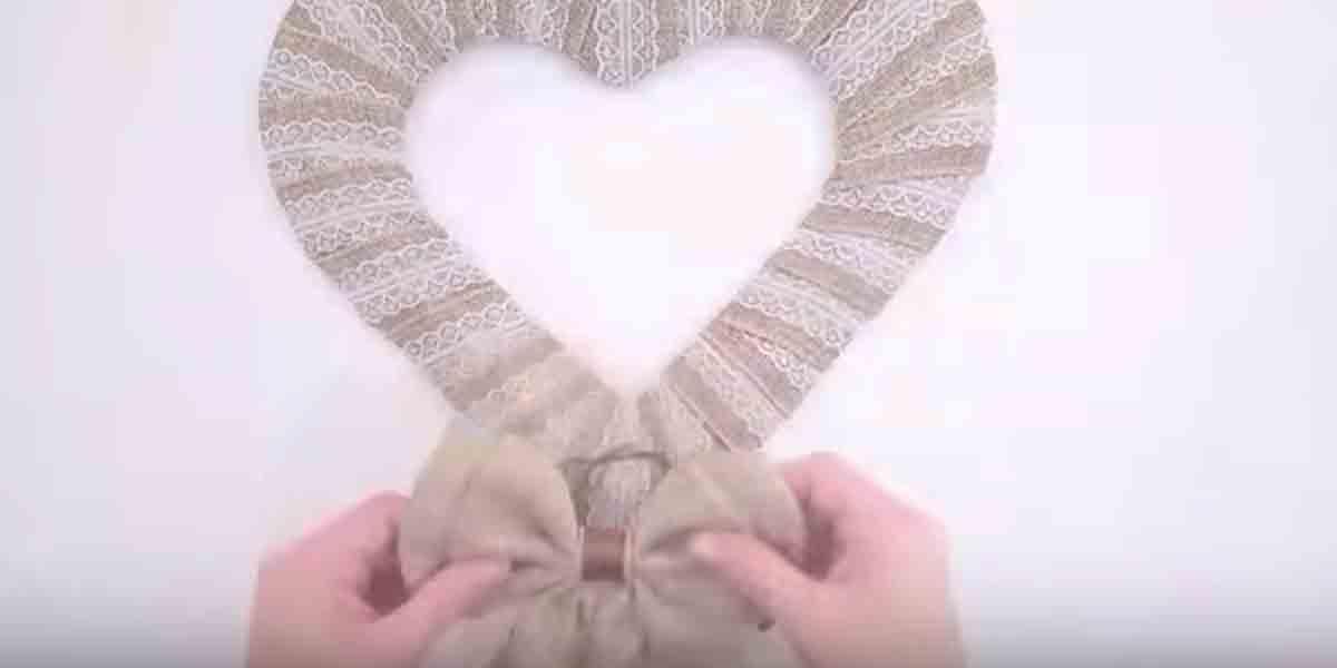 She Makes Several Elegant And Neutral Valentine’s Decor Items That Are So Easy. Watch!