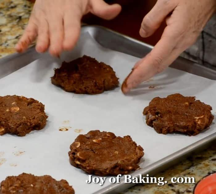 How to Make Chocolate Fudge Cookies