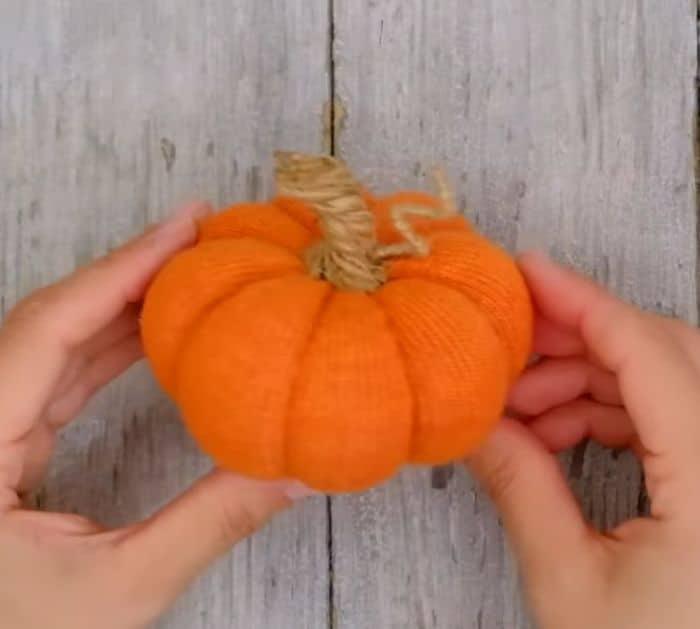 How To Recycle Old Socks Into Pumpkin Décor For Fall