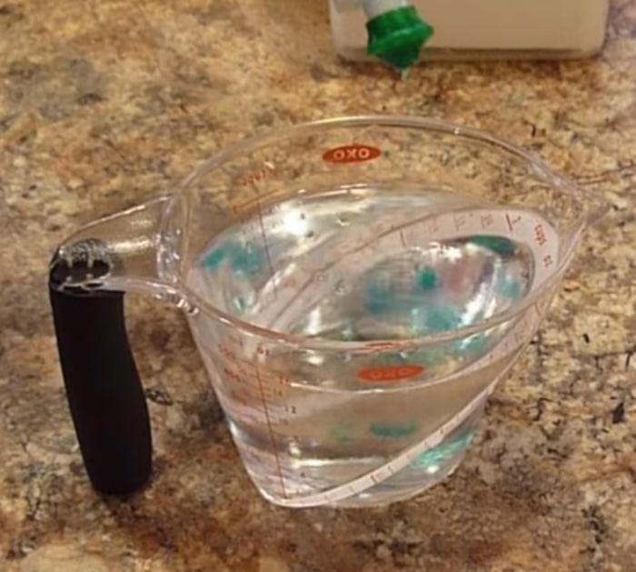Make DIY kitchen wipes with white vinegar