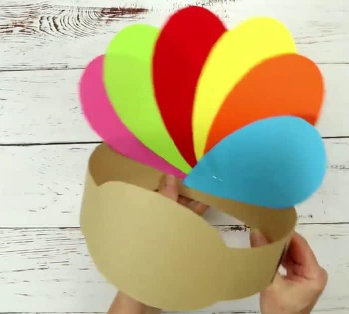 Easy To Make DIY Paper Thanksgiving Turkey Hat