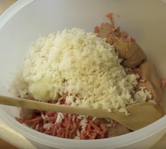 Recipe for Cabbage Rolls - Make crockpot stuffed cabbage rolls with sausage and rice