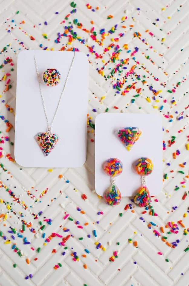 DIY Epoxy Resin Jewelry, a resin craft idea, simple enough for a first try and a satisfying finish for not much work