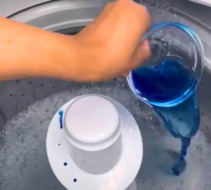 How to Whiten White Clothes