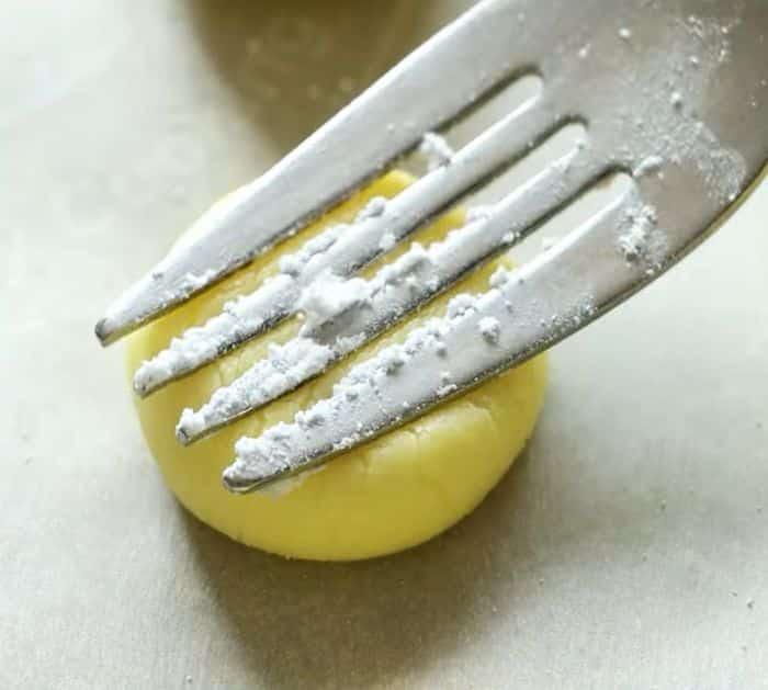 How to Make Cream Cheese Mints