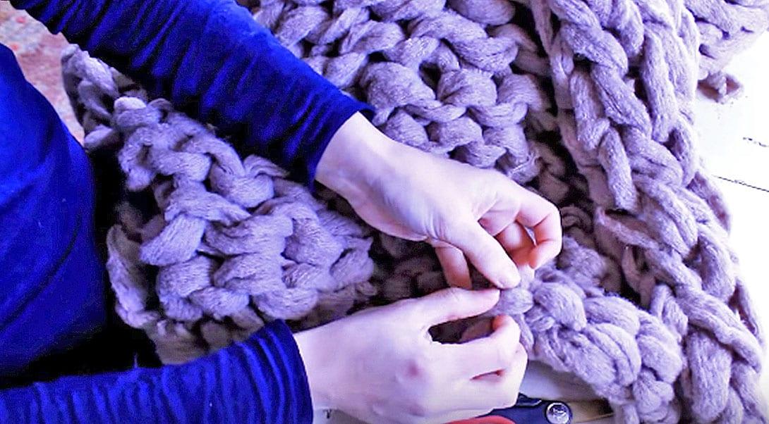 How to Knit and Ultra-Cozy Blanket
