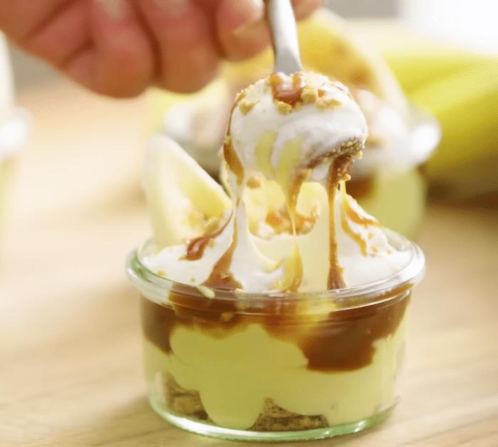 How to Make Mini Banana-Caramel Pies