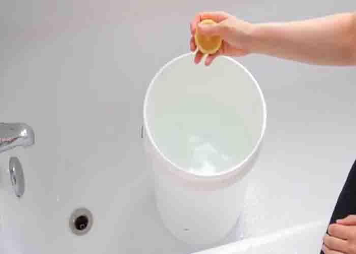Making the DIY whitening solution for clothes