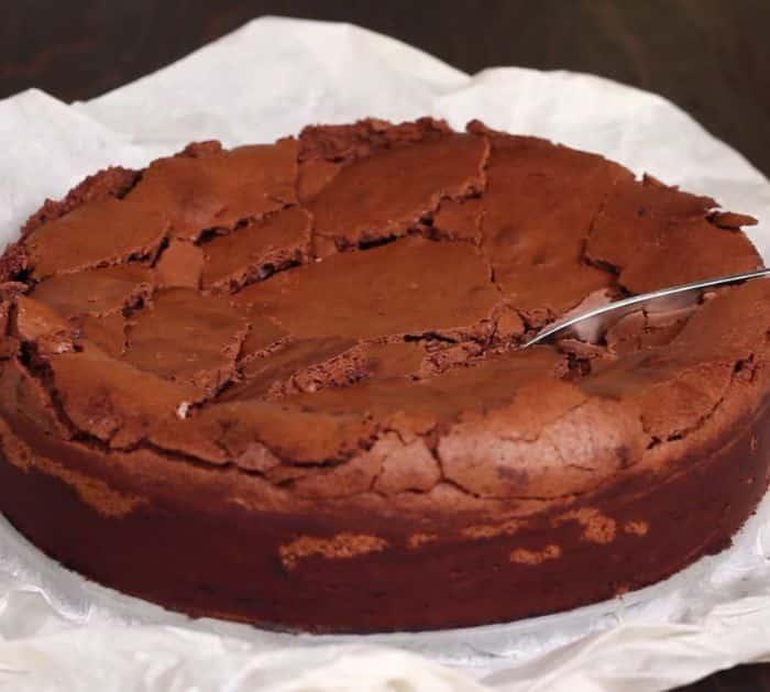 Easy To Make Gluten-Free Chocolate Crinkle Cake