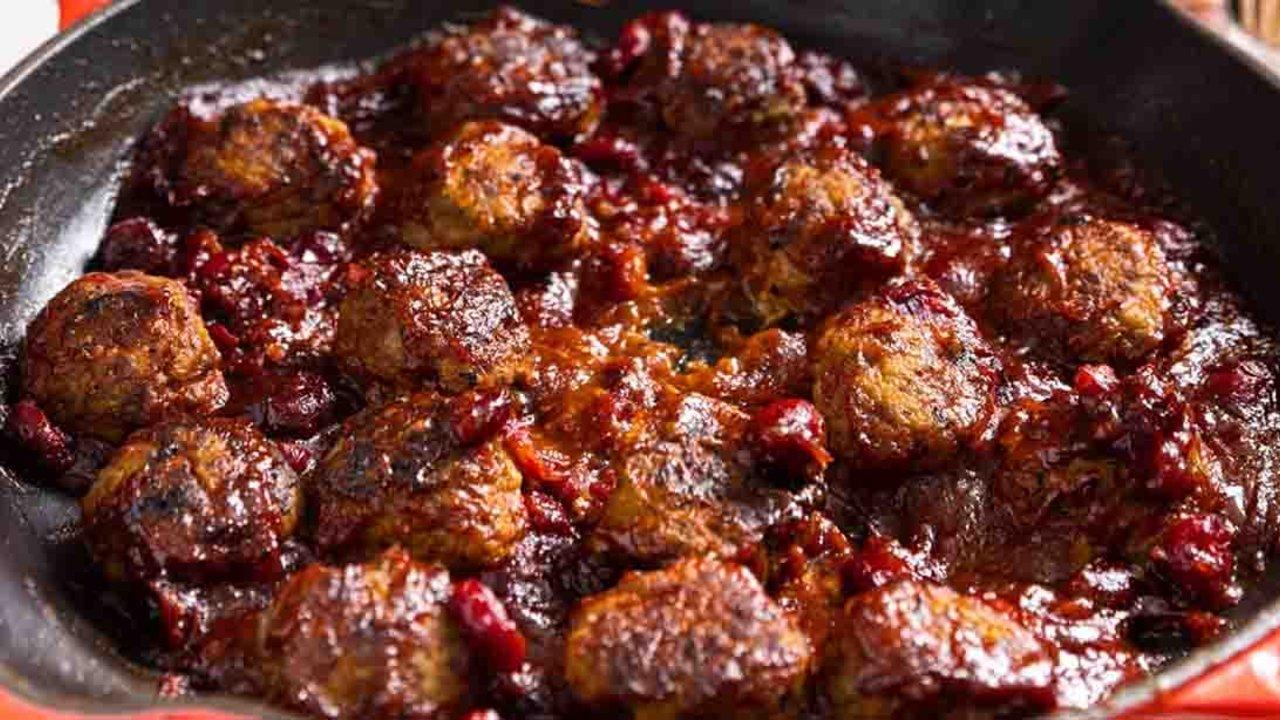 Easy Cocktail Meatballs with Cranberry Sauce Recipe