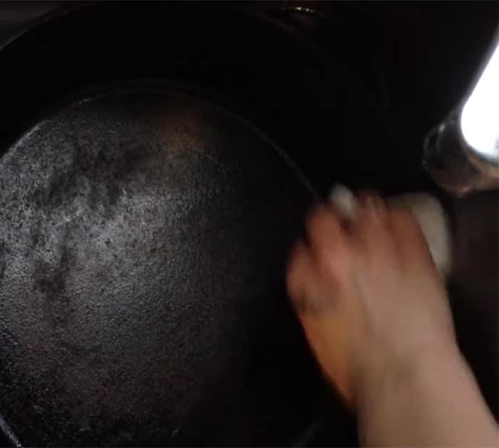 use potato to clean rusty cast iron