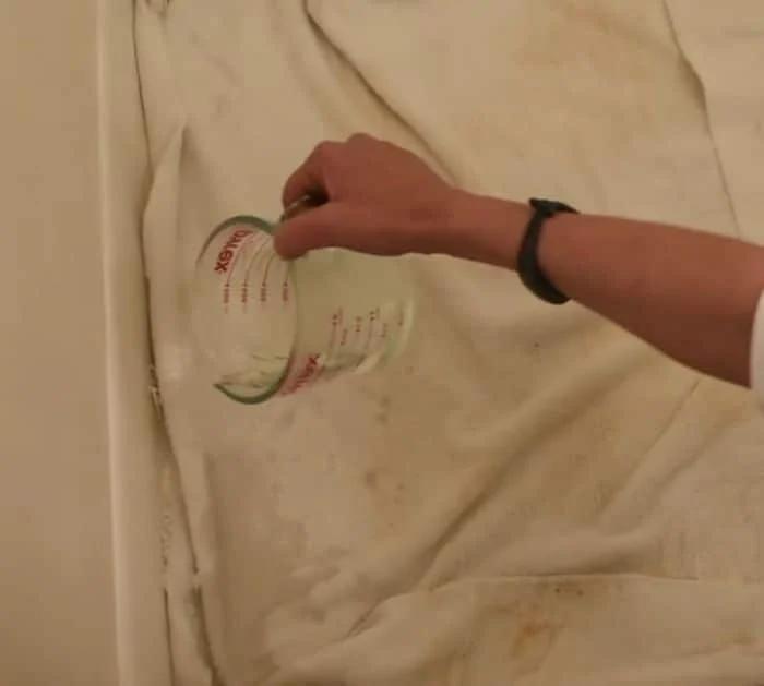 easy-bathroom-floor-cleaning-hack