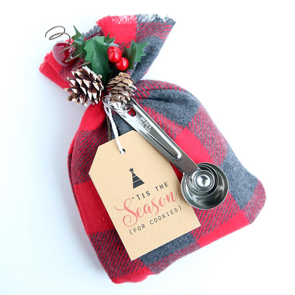 Small drawstring gift sacks sewn from red and green plaid flannel with kraft tags, filled with bagged cookie mix