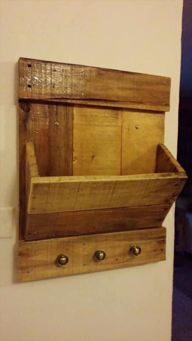 DIY Pallet Furniture Ideas - DIY Pallet Mail Organizer - Best Do It Yourself Projects Made With Wooden Pallets - Indoor and Outdoor, Bedroom, Living Room, Patio. Coffee Table, Couc