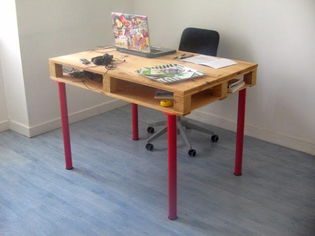 Simple Pallet Desk, a budget friendly way to update a room and a creative way to give an old piece new life