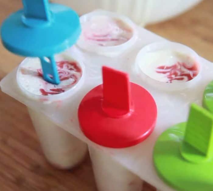How to Make Strawberry Cheesecake Popsicles