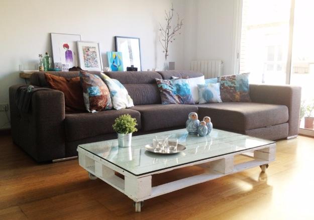 DIY Pallet Center Table, a project that comes together in an afternoon and a favorite pick from this roundup