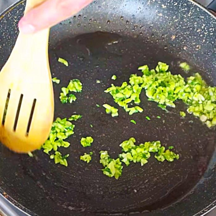 Spanish Garlic Zucchini Recipe - Easy Side Dish - Vegetarian Meal Ideas