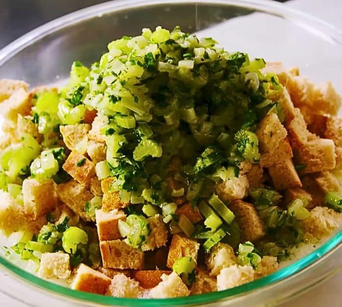 Easy Thanksgiving Stuffing Recipe