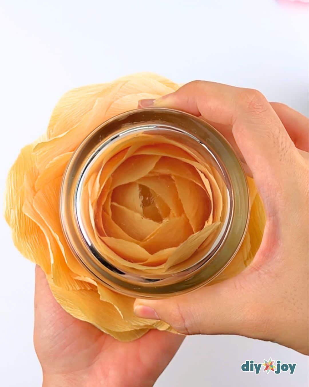 Easy Paper Roses Glass — removing the flower