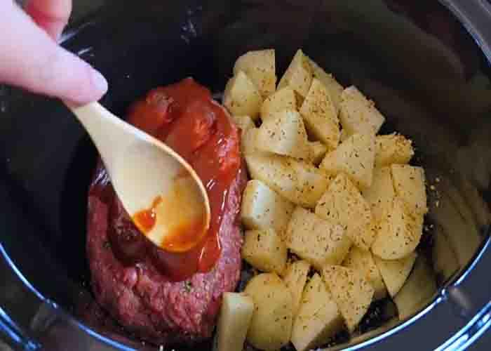 Spreading the sauce over the meatloaf