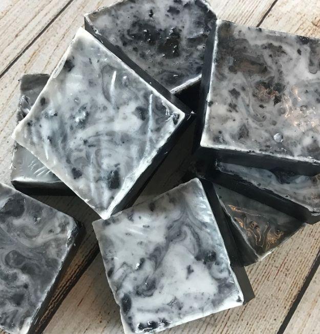 DIY Peppermint & Charcoal Detox Soap, no fancy equipment needed to get started and a keepsake worth handing down