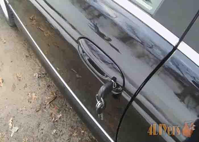 Using alcohol to unfreeze the car door lock