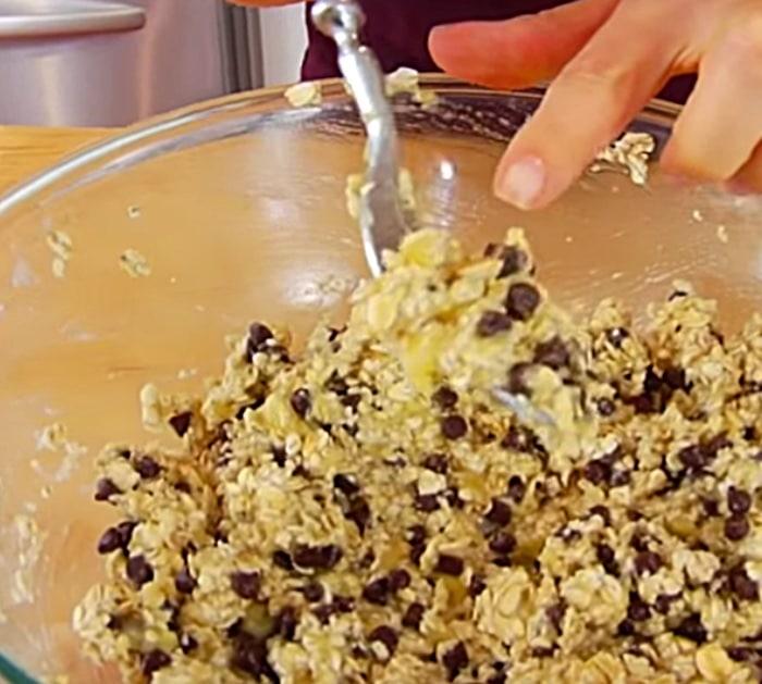 Make these Banana Oatmeal Breakfast Cookies for a quick easy snack