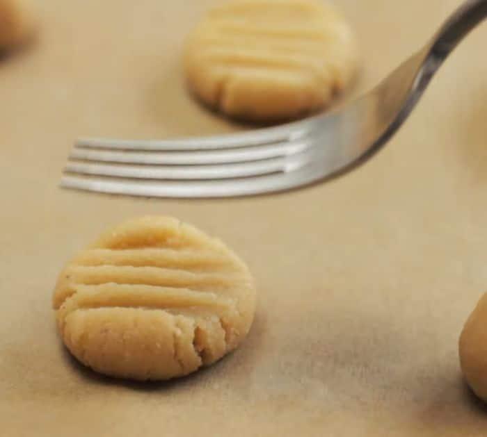 4-Ingredient Dairy Free Almond Cookies Recipe