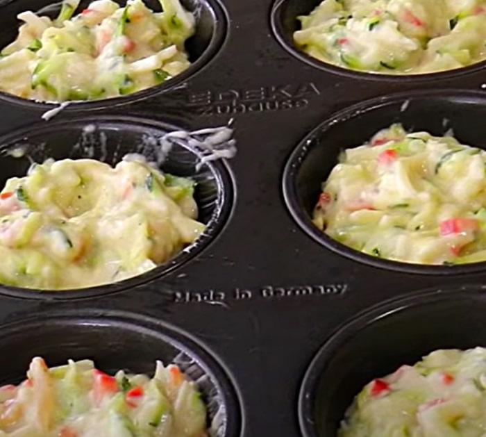 Zucchini squash and red bell pepper muffins