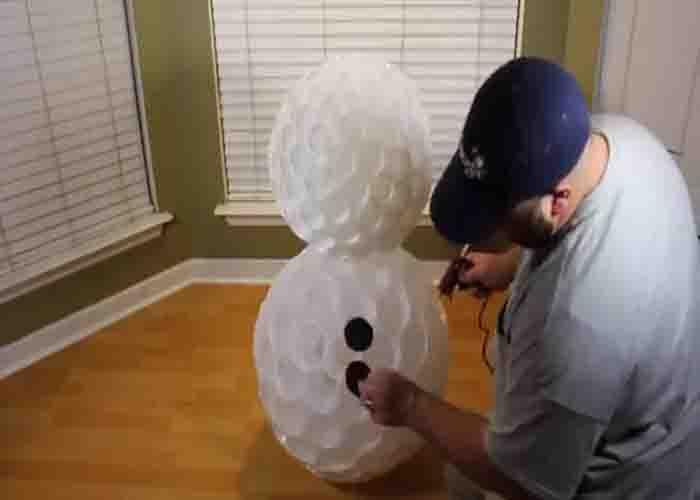 Assembling the DIY plastic cup snowman