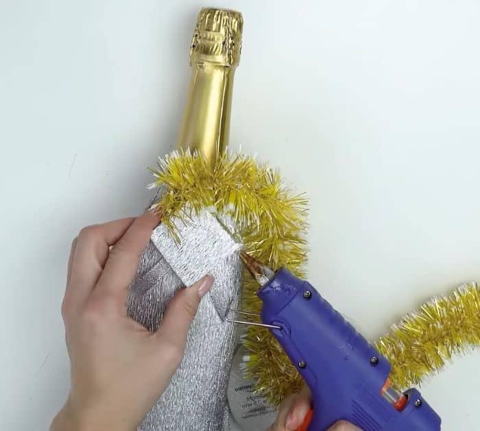 How to Decorate a Bottle of Champagne for New Year Tutorial