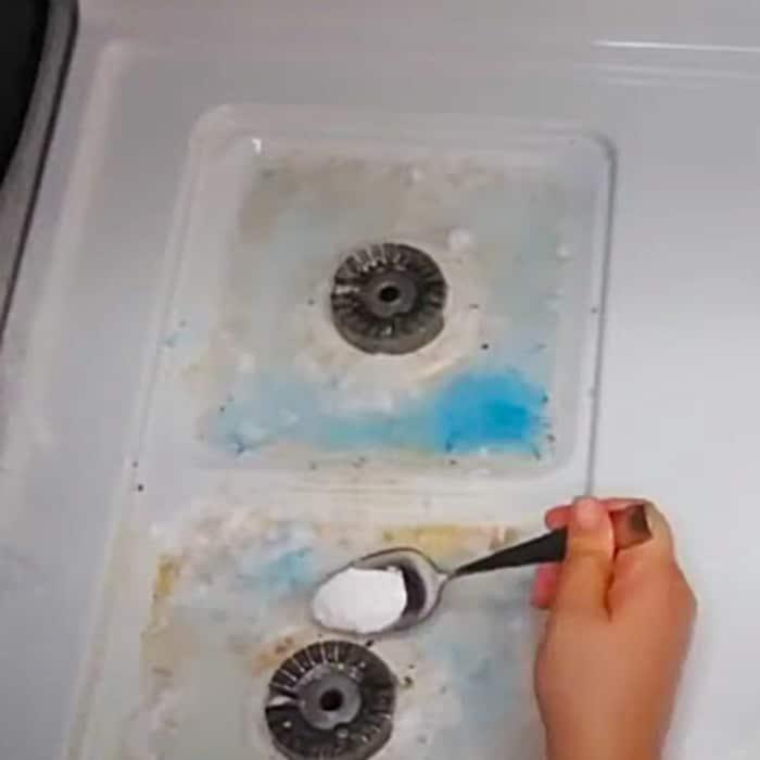 Easy Way To Clean A White Stove - Kitchen Cleaning Hacks - How To Clean A Stove