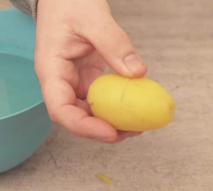 How to Peel Off Potato Skin Faster
