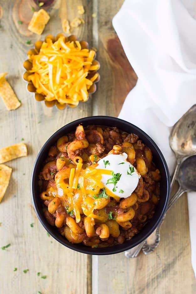 Slow cooker chili mac in a crockpot, a healthy crockpot recipe with beef, chili beans and elbow macaroni