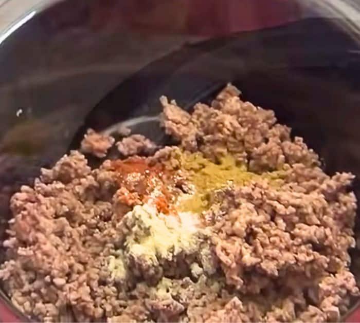 Easy to Make Classic Crockpot Chili