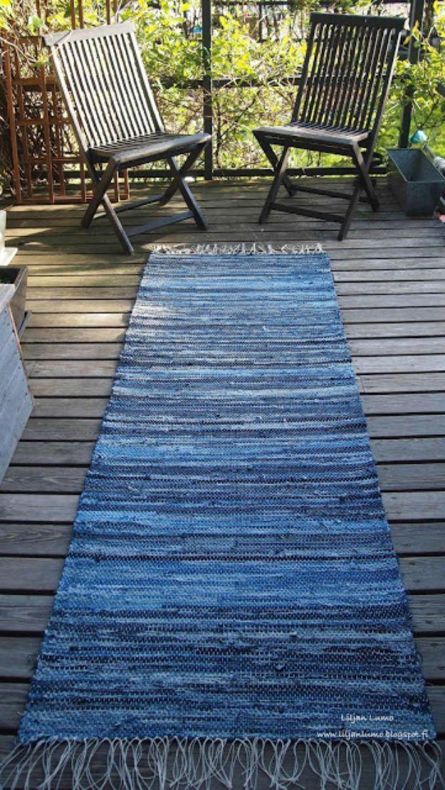Blue Jean Upcycles - Blue Jeans Runner - Ways to Make Old Denim Jeans Into DIY Home Decor, Handmade Gifts and Creative Fashion - Transform Old Blue Jeans into Pillows, Rugs, Kitche