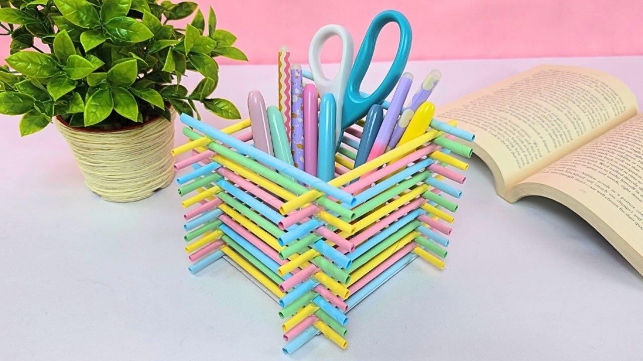 DIY Colored Paper Pen Holder