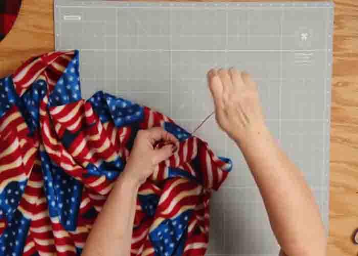 Stitching the edges of the fleece fabric