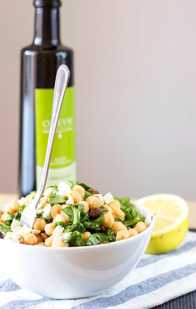 Healthy Lunch Ideas for Work - Amazing Chickpea Spinach Salad - Quick and Easy Recipes You Can Pack for Lunches at the Office - Lowfat and Simple Ideas for Eating on the Job - Micr