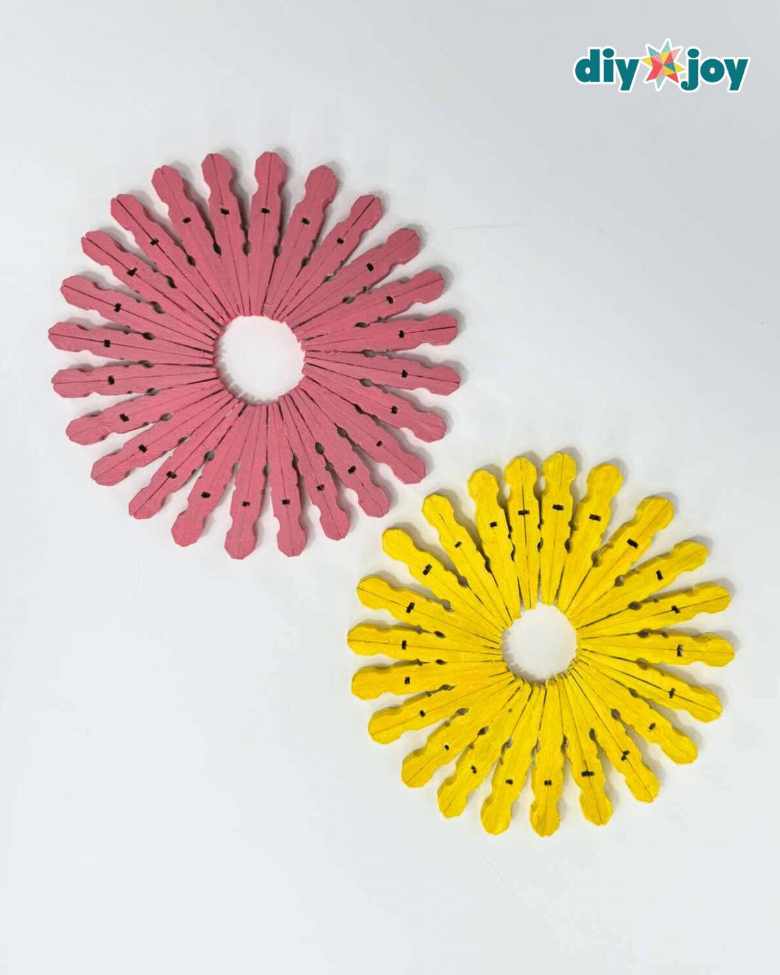 Colorful Clothespin Trivet — easy diy painted clothespin trivet