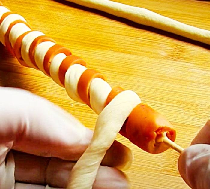 Quick And Easy Party Food - Appetizer On A Stick - Sausage And Pizza Dough Recipe