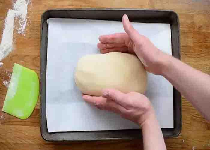 Molding the bloomer loaf