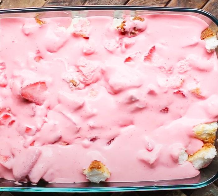 Strawberry Dessert Cake - Easy Boxed Cake Mix Recipes - Fresh Strawberry Desserts