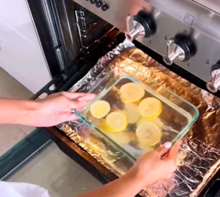 How to Clean Your Oven Using Lemons